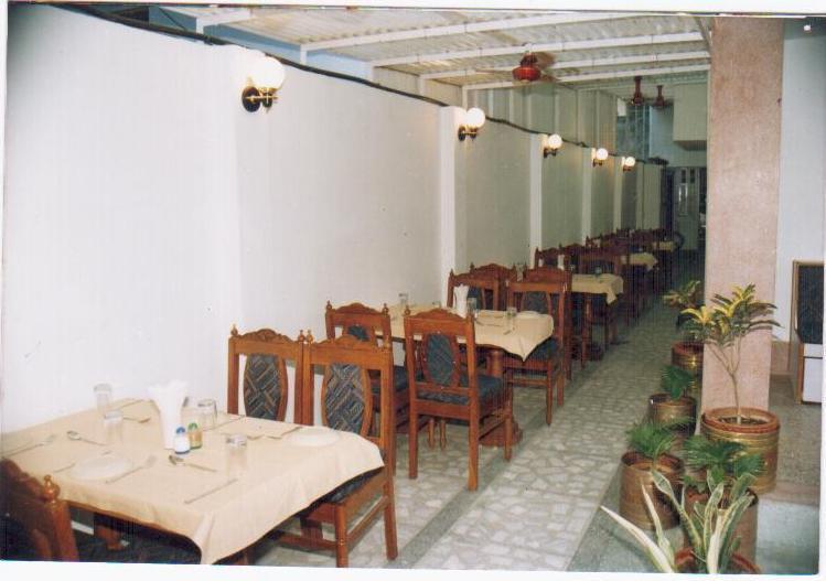 Radiant Ymca Tourist Hostel 바라나시 외부 사진